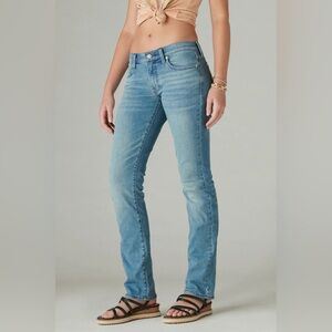 Lucky Brand Light Blue Mid Rise Sweet, Straight Leg Jean Size 28